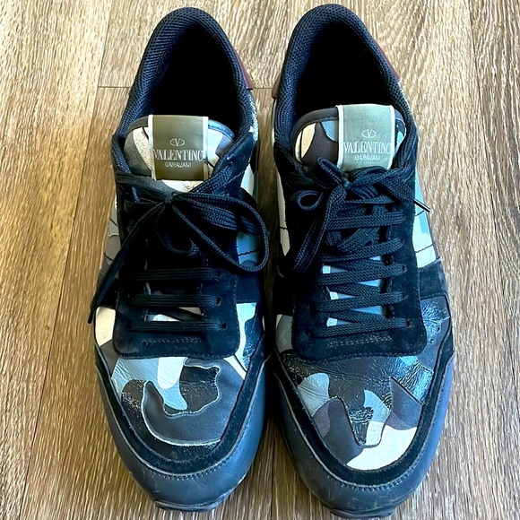 SNOW CAMO VALENTINO ROCKRUNNERS! 🔥 - Picture 1 of 3